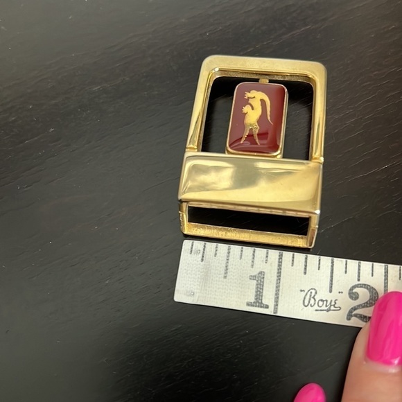 Taner vintage belt buckle Gold tone metal, enamel red with gold tone crocodile - Picture 11 of 12